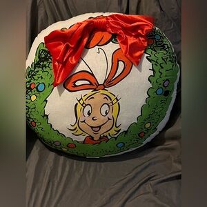 NWT The Grinch Cindy Lu Hoo round accent pillow with velvet bow!!